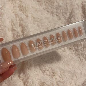 Static Nails - Almond Press-Ons